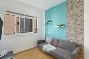 TV - Holiday Apartment '1B Ren Coqueto Apartamento' with Wi-Fi (Vecindario)