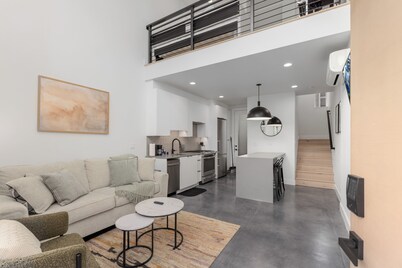 Rooftop Space Needle Views - Seattle Townhome