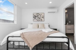 2 bedrooms, desk, free WiFi, bed sheets