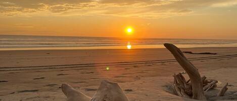 Chaises longues, serviettes de plage