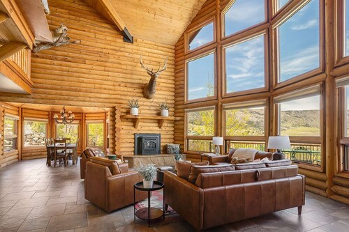Mountain Haus: Hot Tub, Views & Ski Access