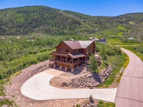 Mountain Haus: Hot Tub, Views & Ski Access
