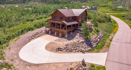 Mountain Haus: Hot Tub, Views & Ski Access
