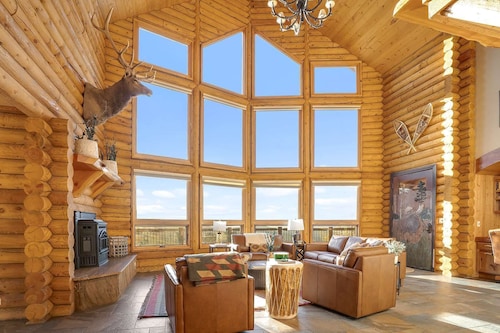 Mountain Haus: Hot Tub, Views & Ski Access