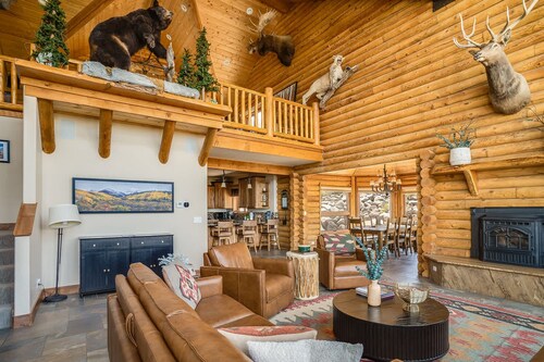 Mountain Haus: Hot Tub, Views & Ski Access