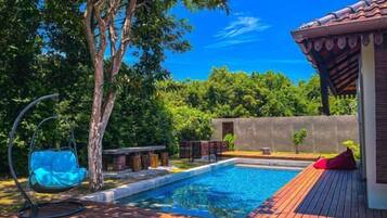 Kolam renang terbuka