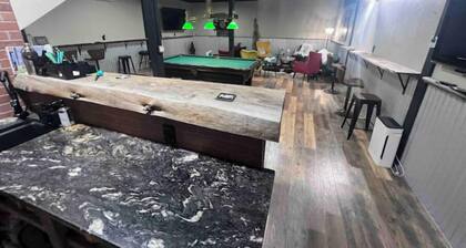 Bar, pool table, dart board and 2 bedrooms, what else do you need?