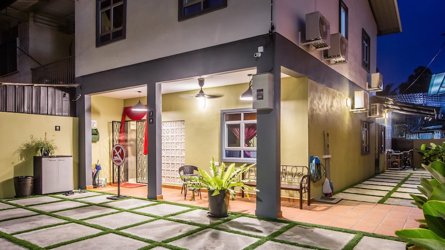 Plumeria 5BR Garden House by uBook