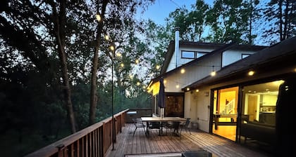 New Cozy 3-Bed Cabin in Oakhurst! AC, Arcade games, Pet-Friendly, Near Yosemite!