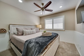 5 bedrooms, WiFi, bed sheets - Pine Haven: Hot Tub, Games, Gym, Family Friendly (Flagstaff)
