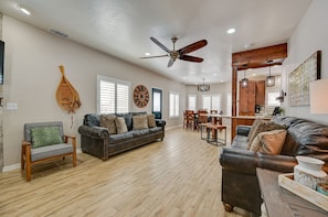 Living area - Pine Haven: Hot Tub, Games, Gym, Family Friendly (Flagstaff)