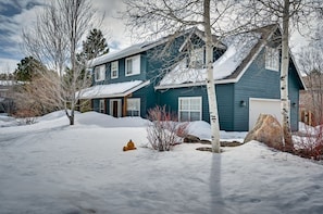 Exterior - Pine Haven: Hot Tub, Games, Gym, Family Friendly (Flagstaff)