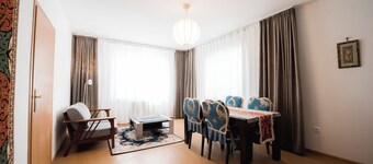 Rich Oasis Near Shangri La Hotel