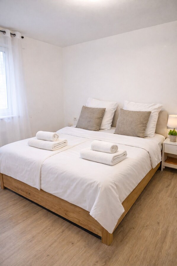 3 bedrooms, iron/ironing board, free WiFi, bed sheets