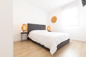 4 Schlafzimmer, Bügeleisen/Bügelbrett