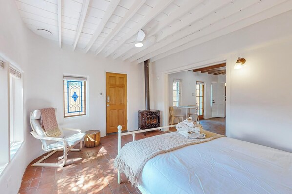 1 bedroom, WiFi, bed sheets