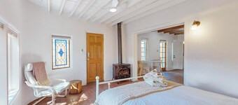 Authentic adobe casita minutes from Old Town
