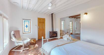 Authentic adobe casita minutes from Old Town