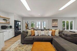 Smart TV, videojuegos, futbolito y libros 