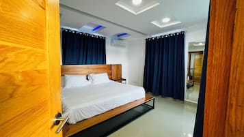 3 bedrooms, iron/ironing board, WiFi, bed sheets