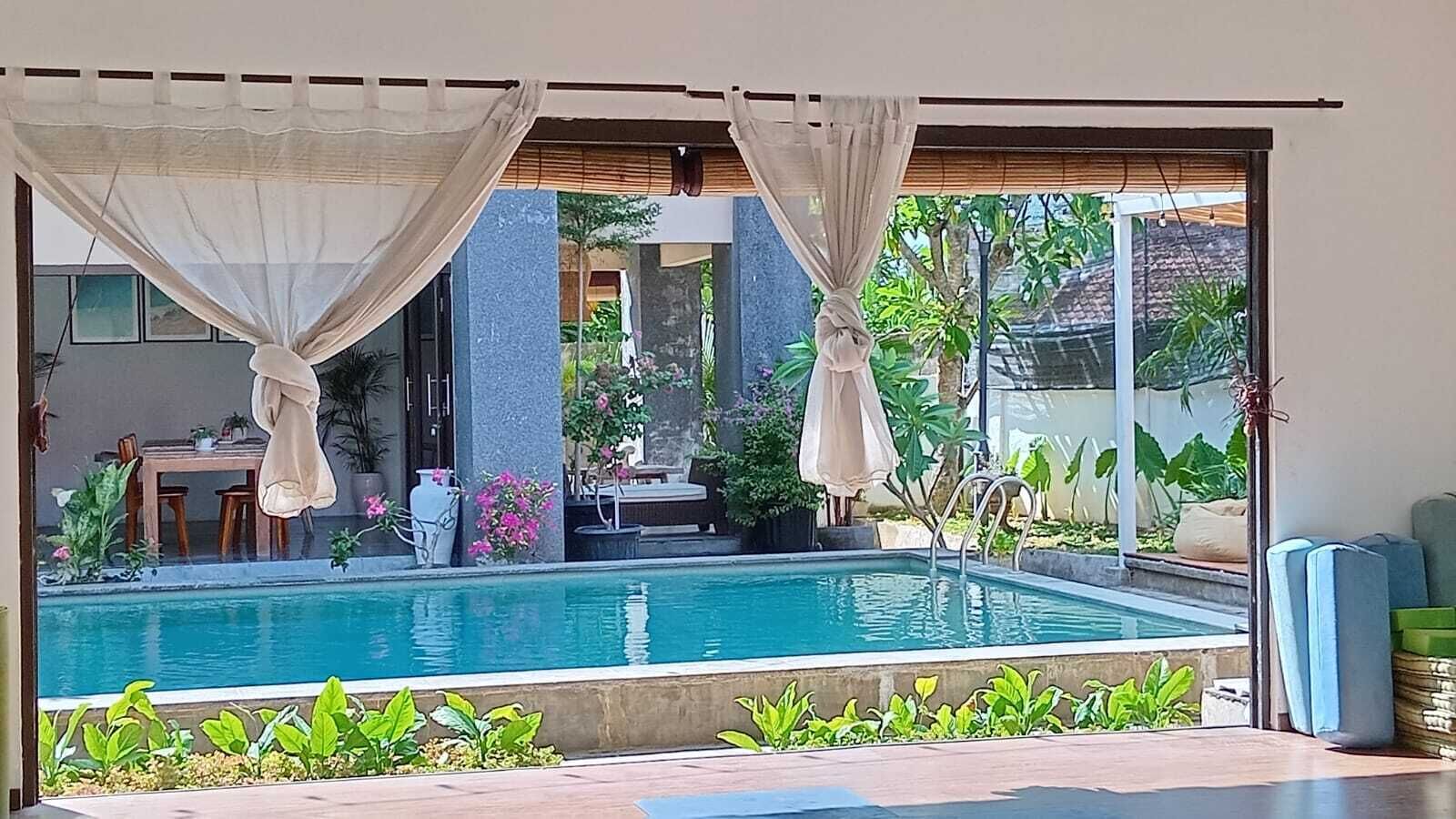 Hồ bơi ngoài trời 