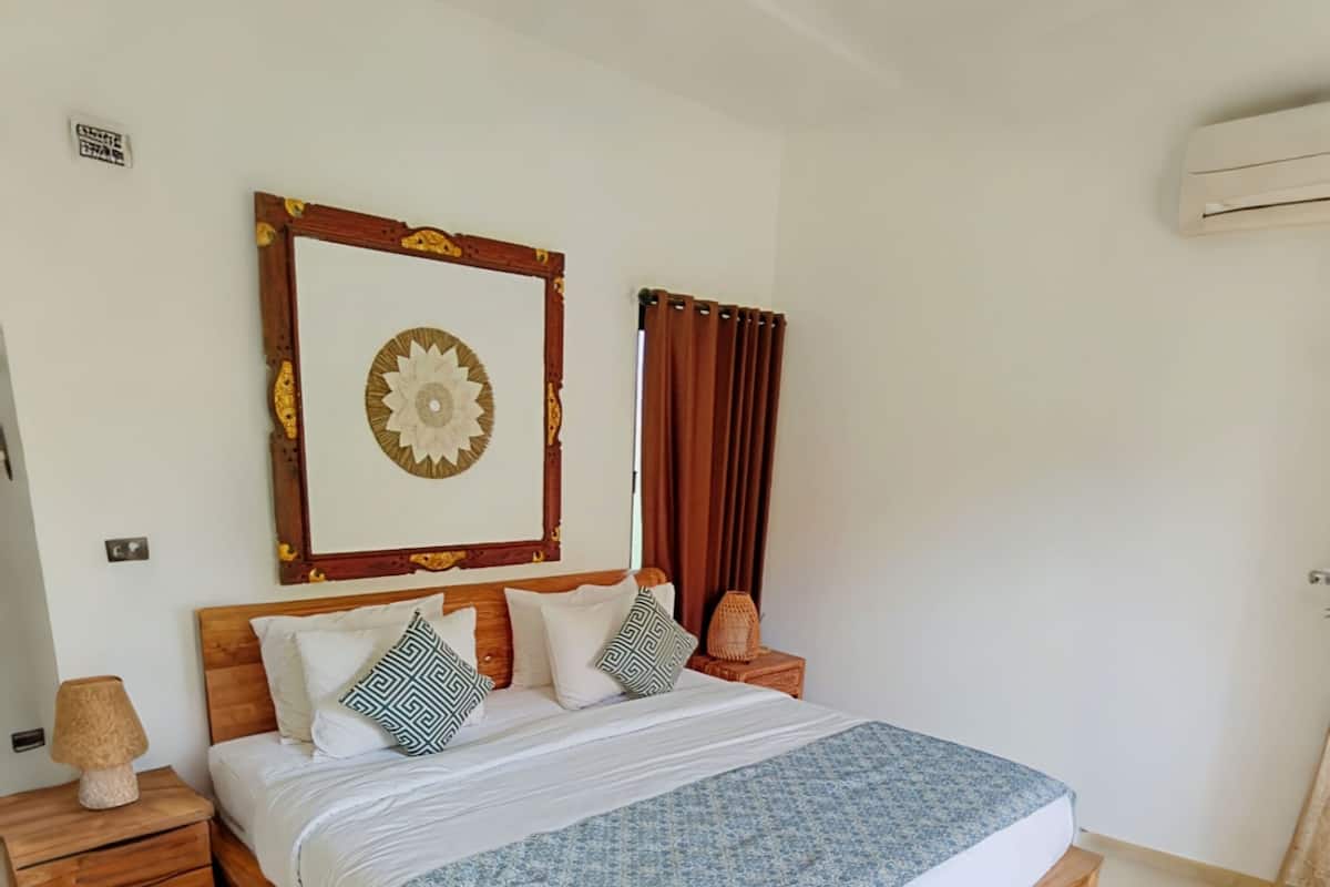 In-room safe, desk, laptop workspace, iron/ironing board