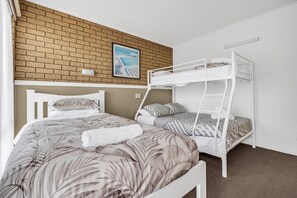 3 bedrooms, iron/ironing board, Internet, bed sheets
