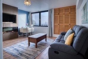 TV - Harbour Hideaway - 1 Bedroom Apartment - Saundersfoot (Saundersfoot)