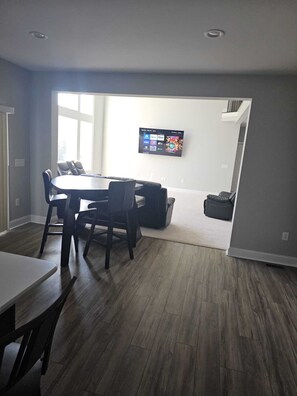 Interior - Spacious 5-bedroom house in delightful North Raleigh with AC, WiFi. (Raleigh)