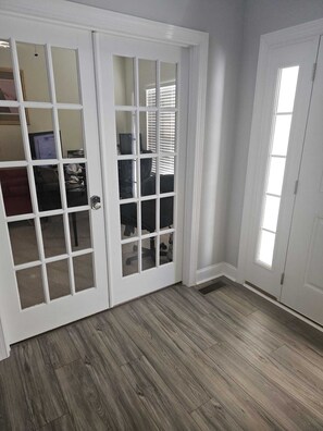 Interior - Spacious 5-bedroom house in delightful North Raleigh with AC, WiFi. (Raleigh)