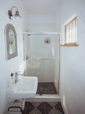 Shower, hair dryer, towels, soap - Historic Adobe Home Near Rio Grande/Old Town/Zoo (Albuquerque)
