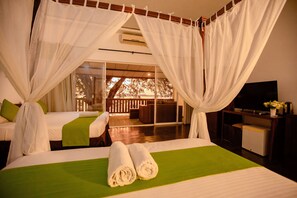 Familiesuite, utsikt mot innsjø (Deluxe Family Suite, Lake View) | Skrivebord