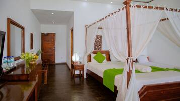 Deluxe Family Suite, Lake View