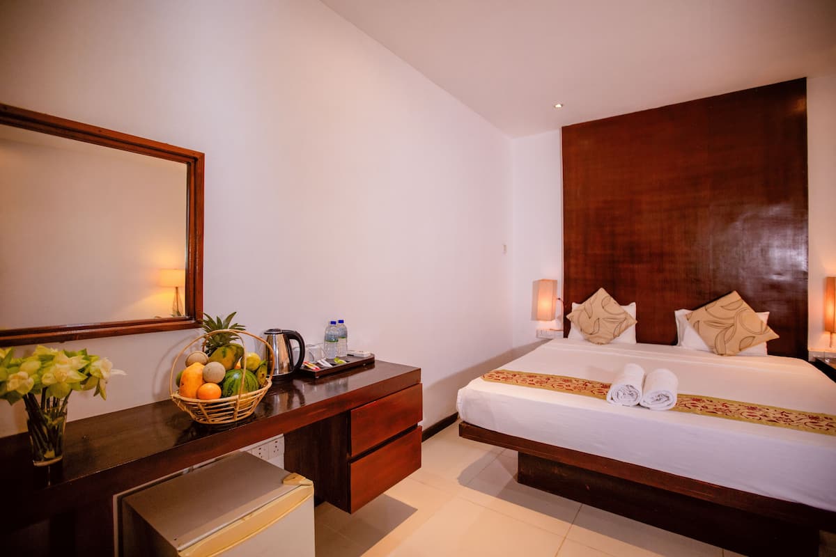 Deluxe Double Room, Garden View | 1 bedroom, desk