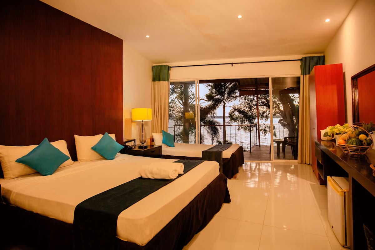 Deluxe Triple Room, Lake View | 1 bedroom, desk