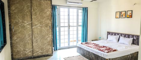 3 bedrooms, WiFi, bed sheets