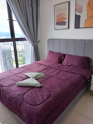 Luksussviitti | Tallelokero huoneessa, työpöytä