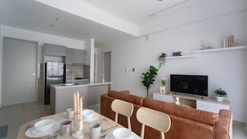 Family Suite, City View | Private kitchen | Fridge