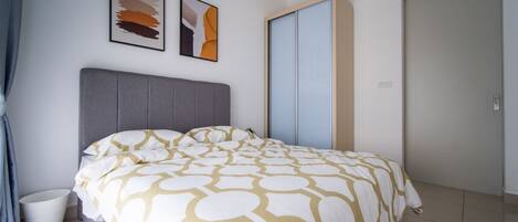 Comfort Suite | 2 bedrooms, in-room safe, desk, laptop workspace