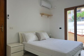 3 chambres, fer et planche à repasser, Wi-Fi, draps fournis