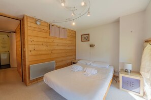 2 bedrooms, free WiFi, bed sheets