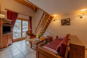 Een televisie en een dvd-speler