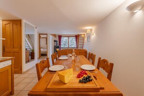 Dining - Résidence Le Cristal - Grands Montets 19, Argentière (Chamonix), France (Argentière (Chamonix))