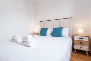 2 bedrooms, iron/ironing board, internet, bed sheets