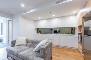 Apartamento econômico | Área de estar | TV