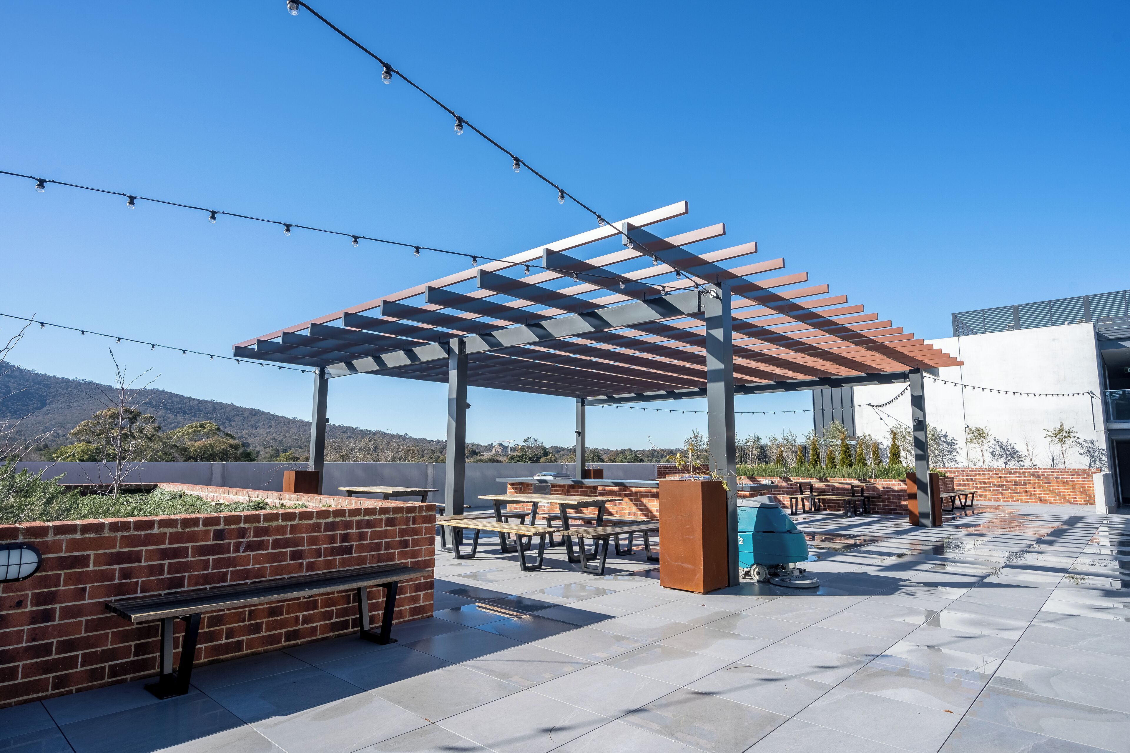 المنشأة من الخارج