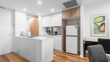 Economy Apartment | Private kitchen | Electric kettle, toaster