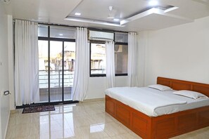 3 bedrooms, WiFi, bed sheets
