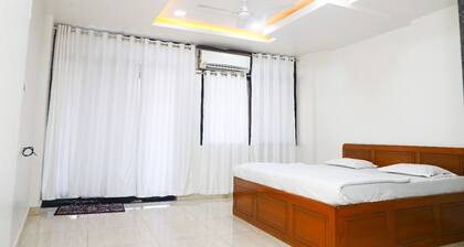 Spacious 3-bedroom apartment with AC, WiFi in wonderful Ujjain
