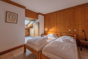 3 habitaciones y ropa de cama